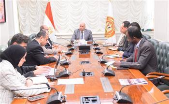 وزير العمل يستقبل رئيس الجامعة البريطانية لتعزيز توظيف الخريجين