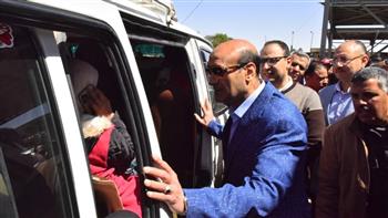   محافظ أسيوط يقود جولة ميدانية على مواقف السرفيس ومحطات الوقود 