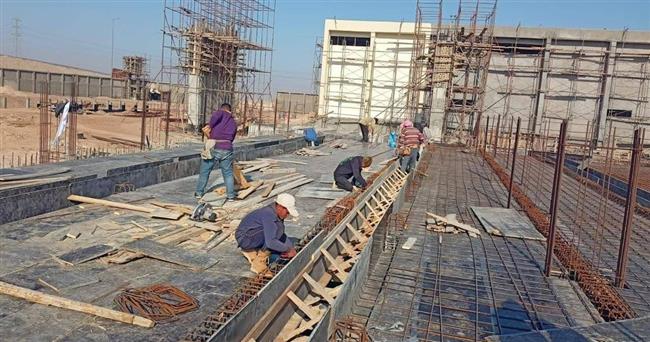 وزيرة الإسكان تتابع موقف تنفيذ مشروعات المرافق بمدينة العبور الجديدة