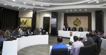   محافظ أسوان يوجه بحزمة إجراءات لترشيد الطاقة وضبط الأسواق