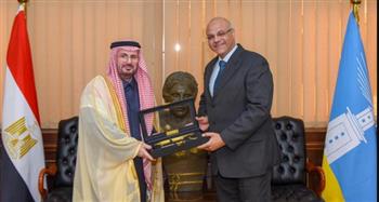   محافظ الإسكندرية يلتقي القنصل السعودي بالإسكندرية لتعزيز سبل التعاون المشترك