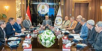 جمبلاط يتابع عمليات التصنيع العسكري بشركات الإنتاج الحربي