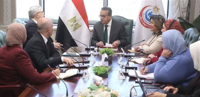 وزير الصحة يبحث التعاون الدوائي مع شركة عبدي إبراهيم