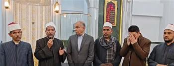   محافظ المنيا يؤدي صلاة الظهر بمسجد أحمد بهجت ويستمع لمطالب المواطنين
