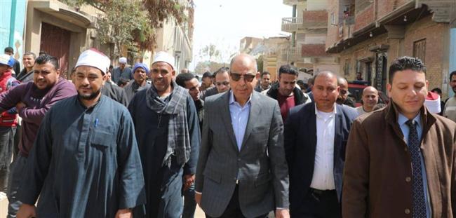 محافظ المنيا يقرر صرف مساعدات عاجلة لحالات إنسانية وبناء منزل لسيدة مسنة