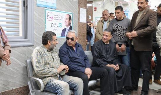 محافظ الإسماعيلية يتفقد مركز طب الأسرة بقرية نفيشة