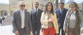   وزيرة الثقافة تتفقد متحف الفن المصري الحديث