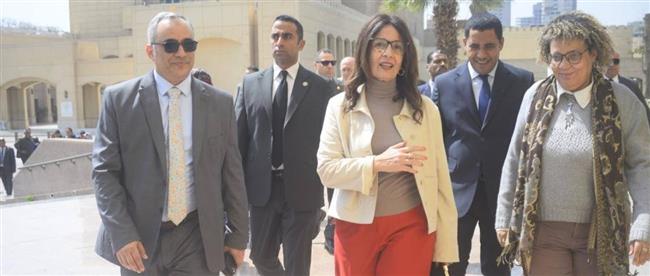 وزيرة الثقافة تتفقد متحف الفن المصري الحديث