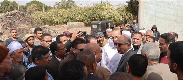 محافظ المنيا يوجه برفع القمامة المتراكمة منذ أكثر من 20 عامًا