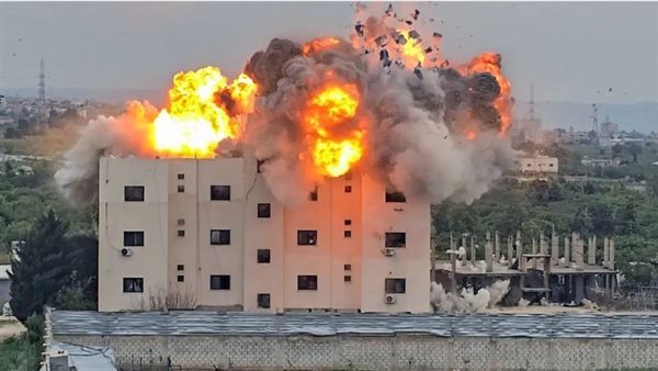 مقتل 12 من الطواقم الطبية في غارة إسرائيلية على مركز صحي جنوب لبنان