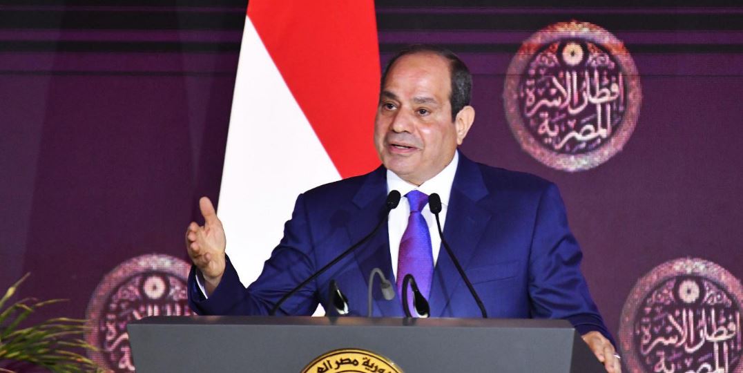 السيسي في إفطار الأسرة المصرية: منطقتنا اليوم تقف على مفترق طرق تاريخي