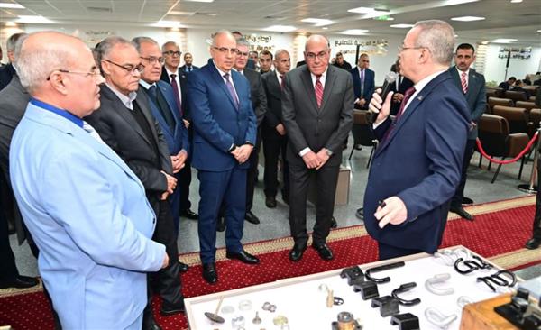 وزيرالري ورئيس الهيئة العربية للتصنيع يتفقدان مركزالتصنيع الرقمي بمصنع المحركات