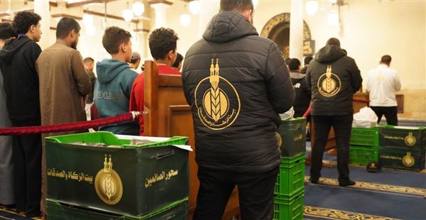 «بيت الزكاة والصدقات» يقدم ٨ آلاف وجبة سحور لرواد الجامع الأزهر في ليلة ٢٧ من رمضان