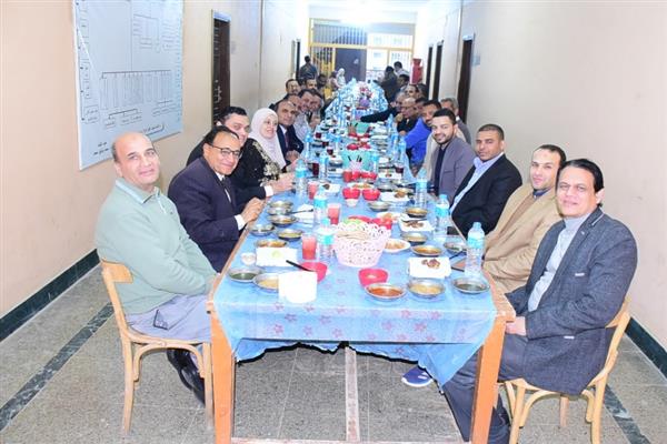 أسرة كلية الآداب بسوهاج تنظم الإفطار الرمضاني السنوي لمنسوبيها