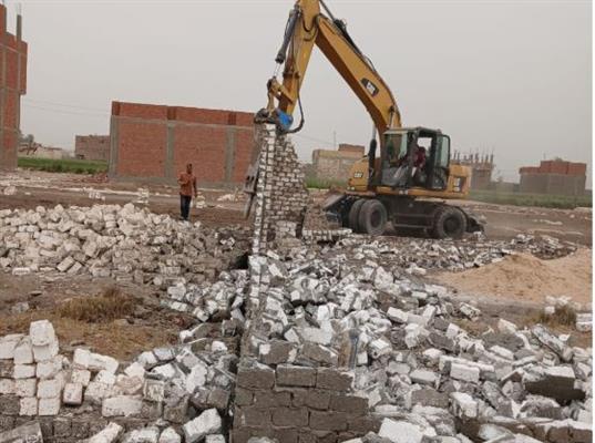 محافظ أسيوط: إزالة 14 حالة تعدٍ على أراضي زراعية وأملاك دولة