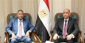   وزير العمل يبحث مع سفير السودان التعاون في تدريب الكوادر السوادنية وتأهيلها لسوق العمل