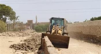   محافظ أسوان: خطة زمنية واضحة لتقنين الأراضى وتحويل 8 متعدين للنيابة