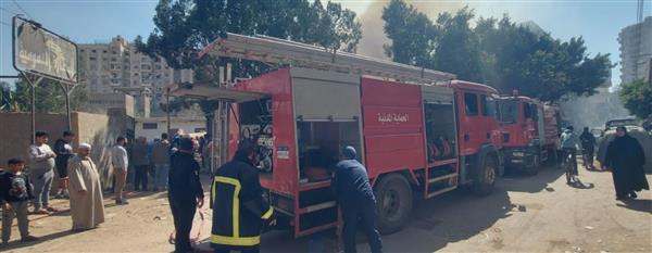 محافظ القليوبية يتابع حريق نشب بمحيط سور مخازن مجلس مدينة بنها