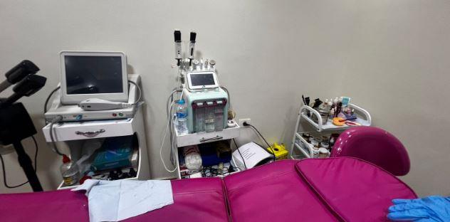 الصحة تغلق عيادة ندوش بيوتي كلينك للتجميل بالقاهرة لإدارتها بدون ترخيص وانتحال صفة طبيب