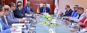   محافظ سوهاج يعقد اجتماعا لبحث موقف الفرص والمشروعات الاستثمارية وتعزيز التنمية