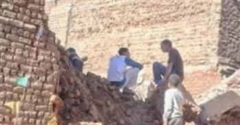 إصابة شخص إثر انهيار جزئي لمنزله القديم في دار السلام بسوهاج