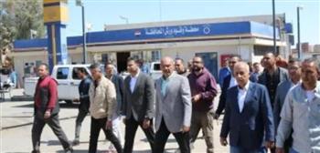 محافظ السويس يتفقد جراج وورش ومخازن المحافظة لمتابعة سير العمل