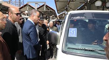   محافظ الجيزة يتفقد موقف السرفيس في ميدان الجيزة للتأكد من الالتزام بتعريفة الركوب الجديدة