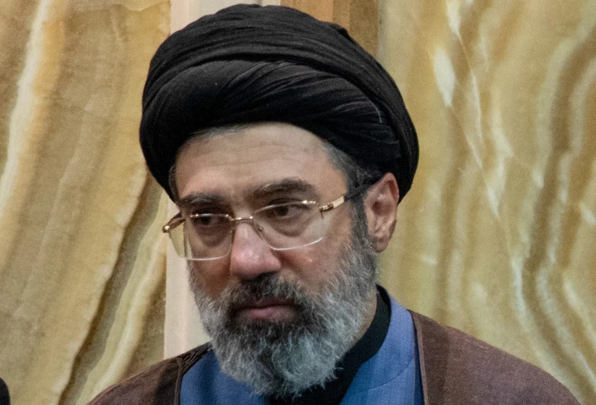 اغتيال علي لاريجاني.. مجتبى خامنئي يتوعد "القتلة" بالرد القريب