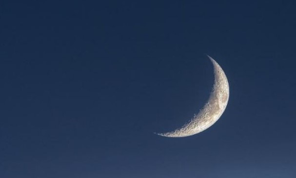 الإمارات: غدا المتمم لشهر رمضان والجمعة أول أيام عيد الفطر