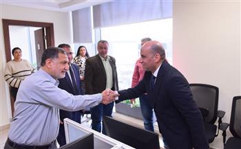 وزير العمل يهنئ العاملين في "الديوان العام" بعيد الفطر.. ويعقد اجتماعًا مع مديريات العمل