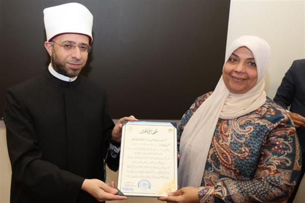 وزير الأوقاف يكرِّم الأمهات المثاليات بالوزارة والجهات التابعة لها