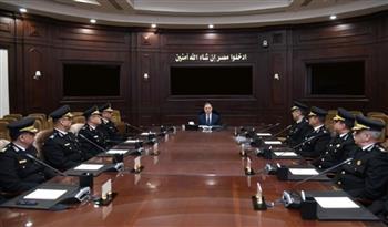وزير الداخلية يجتمع بعدد من القيادات الأمنية لمتابعة إجراءات تأمين إحتفالات المواطنين بالأعياد