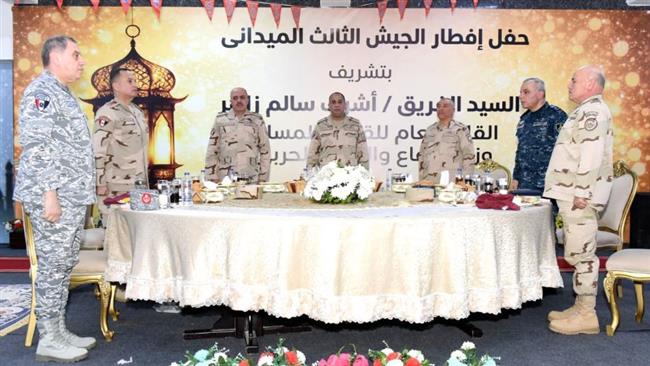 وزير الدفاع يلتقى مقاتلى الجيش الثالث الميداني وقوات شرق القناه لمكافحة الإرهاب