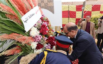   المنيا تحتفل بعيدها القومي و"كدواني" يضع إكليلًا من الزهور على النصب التذكاري