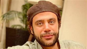   محمد عادل إمام يعتذر عن مشهد مثير للجدل في مسلسل الكينج
