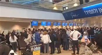   إعلام الاحتلال: خفض أعداد المسافرين في مطار بن جوريون بسبب الصواريخ الإيرانية