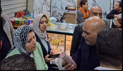 حملة مكبرة بغرب شبرا تضبط سجائر مهربة ولحوم فاسدة ومتابعة رفع الإشغالات