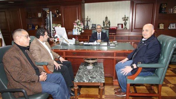 مباحثات بين محافظ بني سويف ومسؤولي مجموعة تيتان مصر للأسمنت