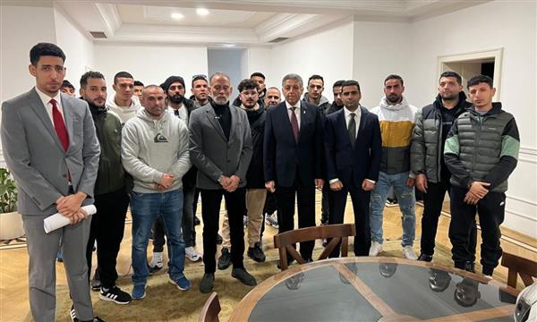سفير مصر باليونان يستقبل أقارب ضحايا مركب الهجرة غير الشرعية