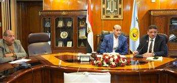   محافظ أسيوط يتابع ملف تقنين أراضي أملاك الدولة
