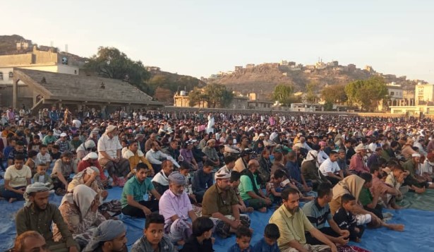 الإفتاء تحسم الجدل: هل تسقط الجمعة إذا وافقت صلاة العيد؟