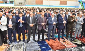   محافظ أسيوط يؤدي صلاة عيد الفطر أمام ديوان عام المحافظة