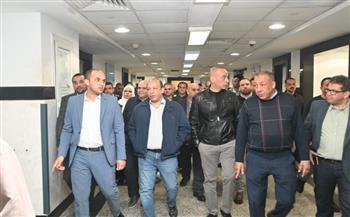 عميد طب قصر العيني يتفقد مستشفى الطوارئ في الساعات الأولى من أول أيام عيد الفطر