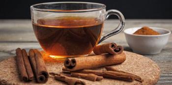 القرفة المشروب الأذكى مع كحك وبسكويت العيد