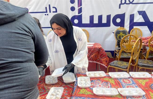 التضامن الاجتماعي: نقاط الإطعام توزع كعك العيد على المترددين عليها في عدة محافظات
