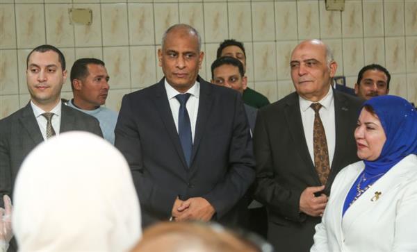 محافظ كفرالشيخ : يعلن استمرار توقف حركة الملاحة والصيد بميناء البرلس
