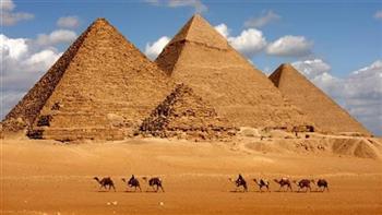   أكثر من 10 آلاف زائر.. إقبال كبير على أهرامات الجيزة في ثاني أيام العيد