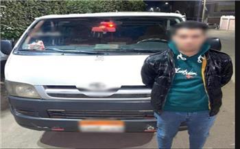 بسبب الأجرة.. سائق ميكروباص يهدد شابين بسلاح أبيض في القليوبية