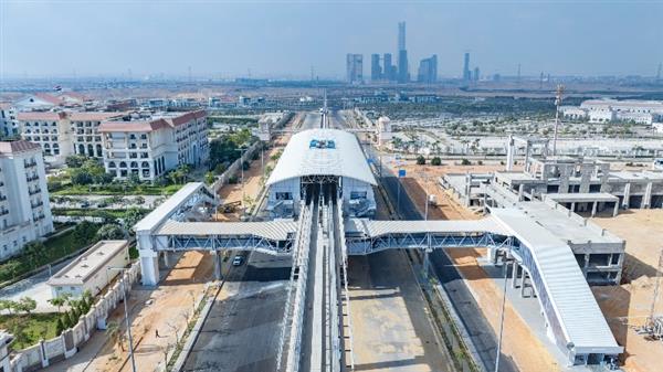 رئيس جامعة أسيوط يشيد بافتتاح مشروع المونوريل خلال أيام العيد