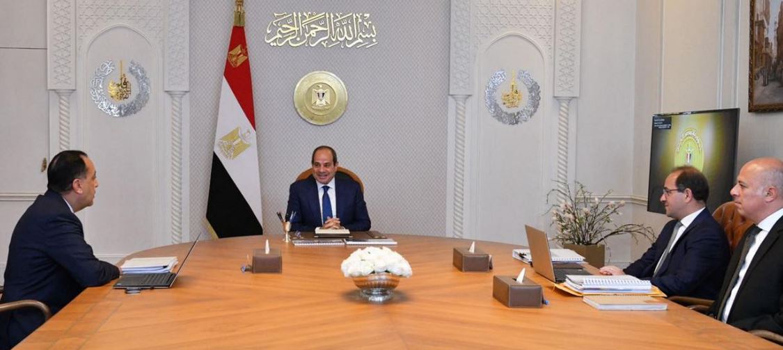 الرئيس السيسى يستعرض مع مدبولى وكوجك مقترحات زيادة الأجور وخفض فاتورة الدين
